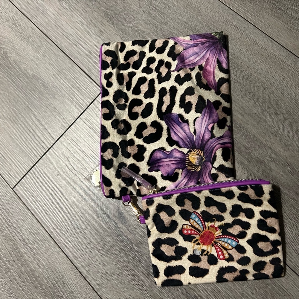 Estée Lauder Pouches